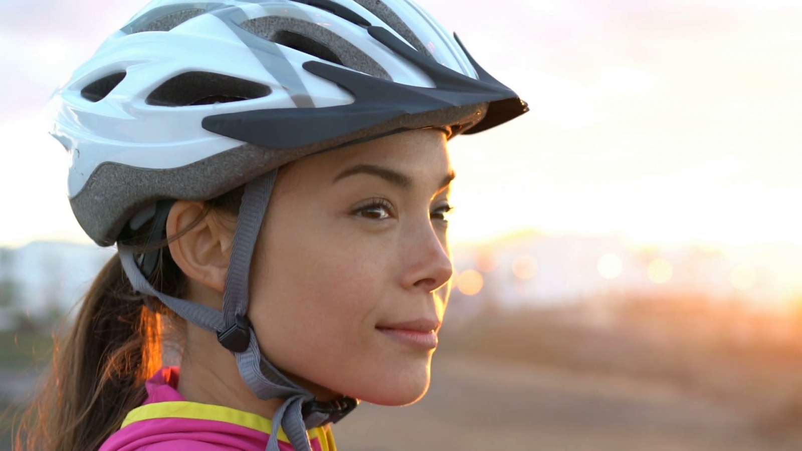 ¿Por qué es importante usar casco al andar en bicicleta?